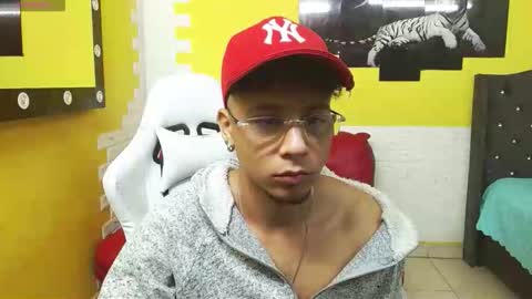 jbarto_ online show from June 5, 6:07 am