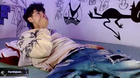 Snapshot of jeanfarelo chatting on October 18, 11:37 am Jean online show from October 18, 11:37 am