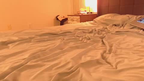 Snapshot of jessesbubble chatting on December 8, 7:05 am Jesse online show from December 8, 7:05 am