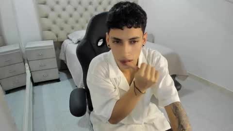 jhoanleandro online show from November 1, 5:55 am