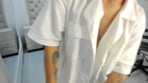 jhoanleandro online show from December 2, 5:21 am