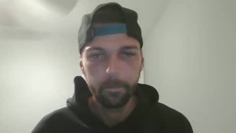 jholls online show from December 12, 2:26 am