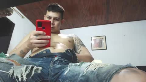 Snapshot of jhon_tommy chatting on December 4, 2:09 am jhon tommy online show from December 4, 2:09 am