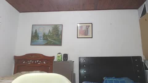 Snapshot of jhon_tommy chatting on December 24, 12:11 pm jhon tommy online show from December 24, 12:11 pm