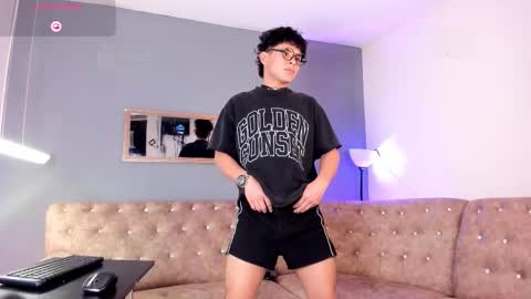 JHONNATHAN online show from March 28, 9:15 pm