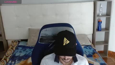 jhontorres018 online show from October 24, 12:35 am