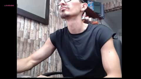 jhosuamoore2 online show from May 25, 11:49 am