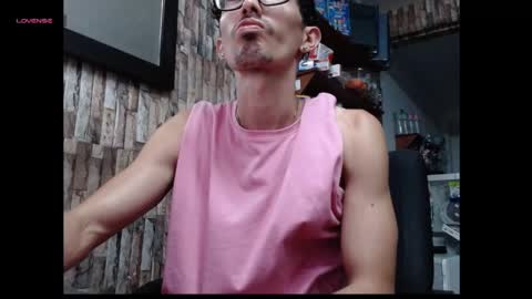 jhosuamoore2 online show from May 3, 10:12 pm
