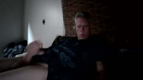 jizzmitten5 online show from July 9, 3:55 am