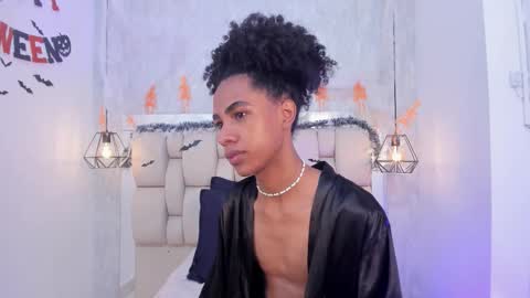 Snapshot of johan_gz_ chatting on October 10, 12:43 pm Johan  online show from October 10, 12:43 pm