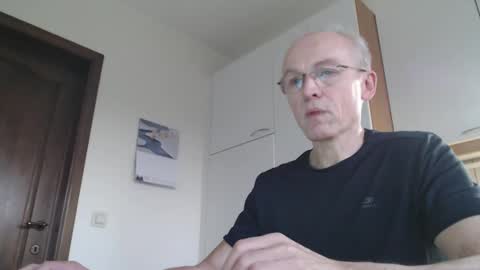 Snapshot of johanforu chatting on December 28, 3:37 pm johanforu online show from December 28, 3:37 pm