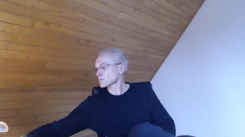 Snapshot of johanforu chatting on December 31, 12:57 pm johanforu online show from December 31, 12:57 pm