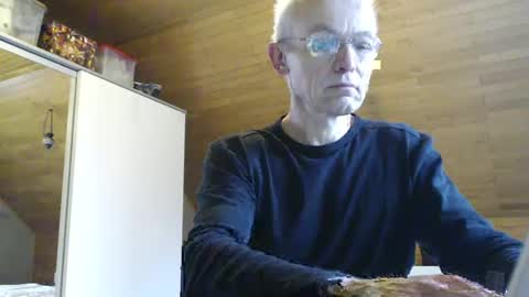 Snapshot of johanforu chatting on December 30, 9:27 am johanforu online show from December 30, 9:27 am