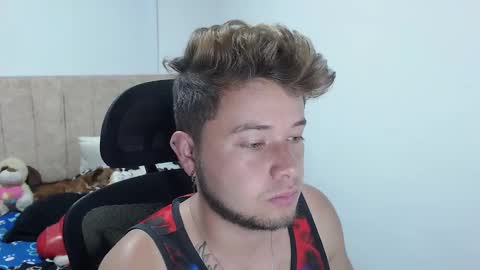 Snapshot of johanleonsweetboy chatting on February 24, 3:12 am JOHAN independient model online show from February 24, 3:12 am