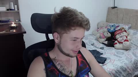 Snapshot of johanleonsweetboy chatting on December 20, 4:42 am JOHAN independient model online show from December 20, 4:42 am