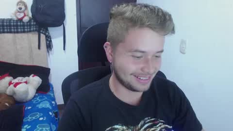 Snapshot of johanleonsweetboy chatting on October 3, 9:53 pm JOHAN independient model online show from October 3, 9:53 pm