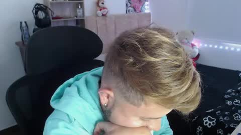 Snapshot of johanleonsweetboy chatting on February 3, 7:10 pm JOHAN independient model online show from February 3, 7:10 pm