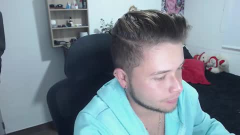 Snapshot of johanleonsweetboy chatting on March 12, 12:20 am JOHAN independient model online show from March 12, 12:20 am