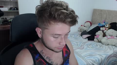 Snapshot of johanleonsweetboy chatting on December 29, 4:16 am JOHAN independient model online show from December 29, 4:16 am