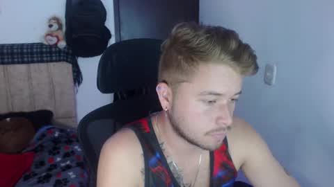 Snapshot of johanleonsweetboy chatting on October 7, 6:12 pm JOHAN independient model online show from October 7, 6:12 pm