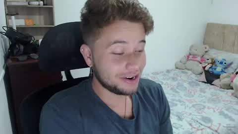 Snapshot of johanleonsweetboy chatting on December 31, 6:37 am JOHAN independient model online show from December 31, 6:37 am