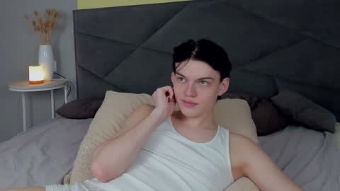 Snapshot of john_arthurs chatting on January 29, 5:02 pm John online show from January 29, 5:02 pm