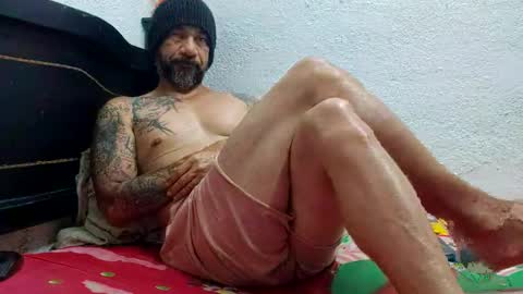 Snapshot of john_balthor chatting on January 14, 4:04 am   online show from January 14, 4:04 am