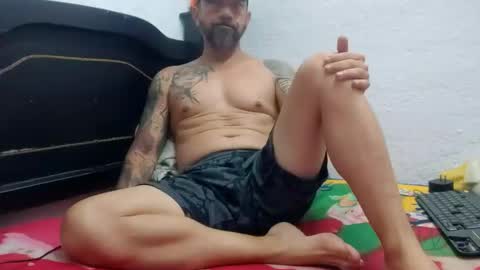 Snapshot of john_balthor chatting on December 25, 9:33 pm   online show from December 25, 9:33 pm