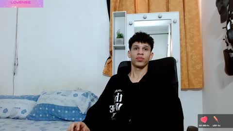 Snapshot of john_ssnow29 chatting on December 2, 7:14 pm john_ssnow29 online show from December 2, 7:14 pm