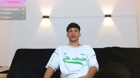 Snapshot of john_ssnow29 chatting on September 25, 1:04 am john_ssnow29 online show from September 25, 1:04 am