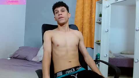 Snapshot of john_ssnow29 chatting on February 28, 8:07 pm john_ssnow29 online show from February 28, 8:07 pm