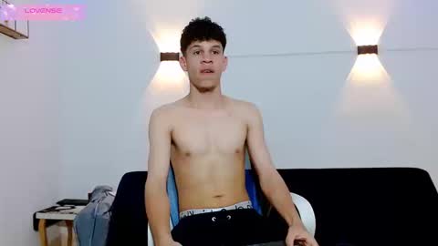 Snapshot of john_ssnow29 chatting on September 19, 1:11 pm john_ssnow29 online show from September 19, 1:11 pm