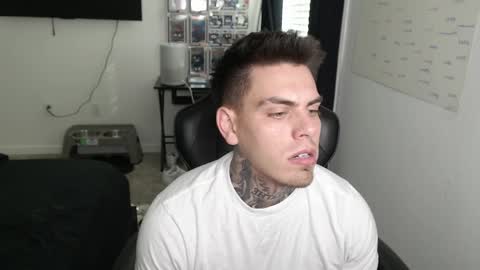 JAXX online show from April 28, 10:36 pm