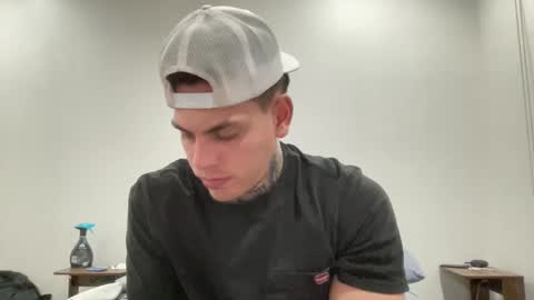 Snapshot of johnafterdark chatting on December 19, 2:12 am JAXX online show from December 19, 2:12 am