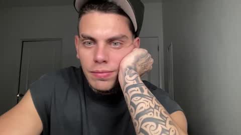 Snapshot of johnafterdark chatting on September 25, 6:01 am JAXX online show from September 25, 6:01 am