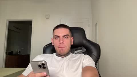 Snapshot of johnafterdark chatting on October 13, 11:44 pm JAXX online show from October 13, 11:44 pm