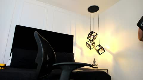 Jonathan Danielss  online show from January 17, 11:38 am