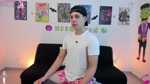 Instagram jonathanfit14 online show from November 3, 10:55 pm