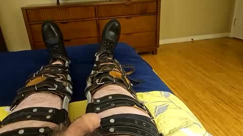 Legbracer online show from December 7, 5:53 pm