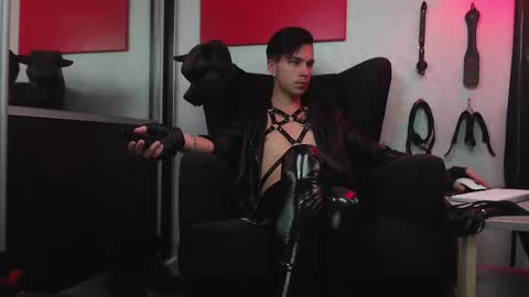 Snapshot of joseph__quinn chatting on February 20, 9:00 am Master Joseph online show from February 20, 9:00 am