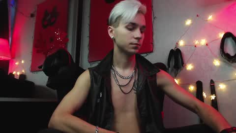 Snapshot of joseph__quinn chatting on December 22, 12:16 pm Master Joseph online show from December 22, 12:16 pm