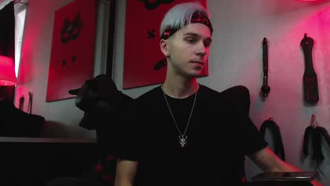 Snapshot of joseph__quinn chatting on December 10, 9:01 am Master Joseph online show from December 10, 9:01 am