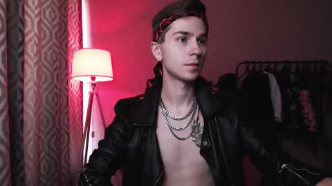 Snapshot of joseph__quinn chatting on October 10, 5:45 am Master Joseph online show from October 10, 5:45 am