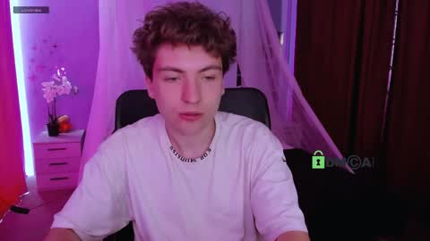 joseph_bear_ online show from April 18, 9:00 am