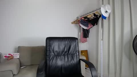 josezaens_ online show from October 8, 10:03 pm