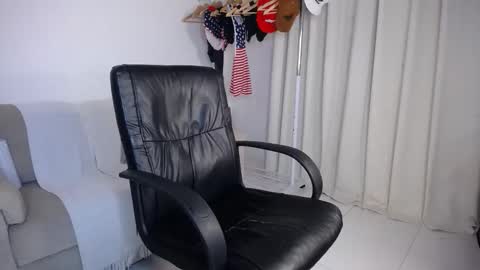 josezaens_ online show from November 4, 10:16 am