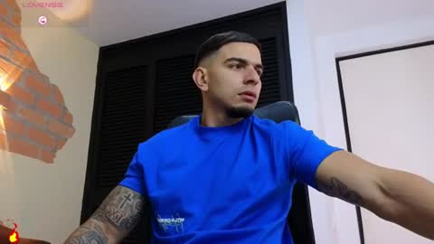 josh_miller01 online show from June 21, 1:39 pm
