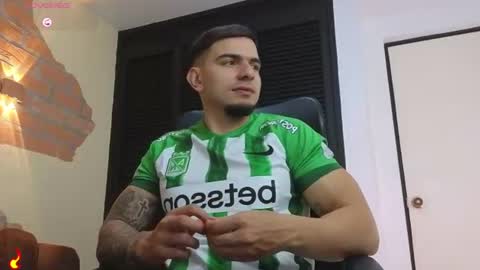 josh_miller01 online show from June 25, 1:38 pm