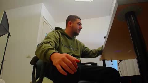 JoshKnight online show from October 6, 5:12 am