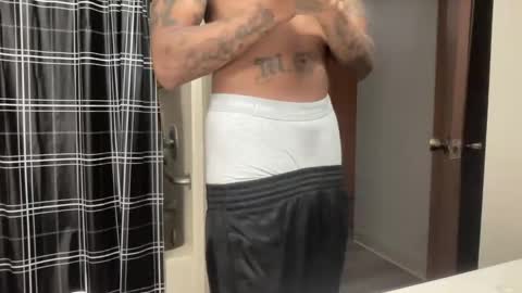 Snapshot of joshperrygoon chatting on December 17, 7:40 am joshperrygoon online show from December 17, 7:40 am